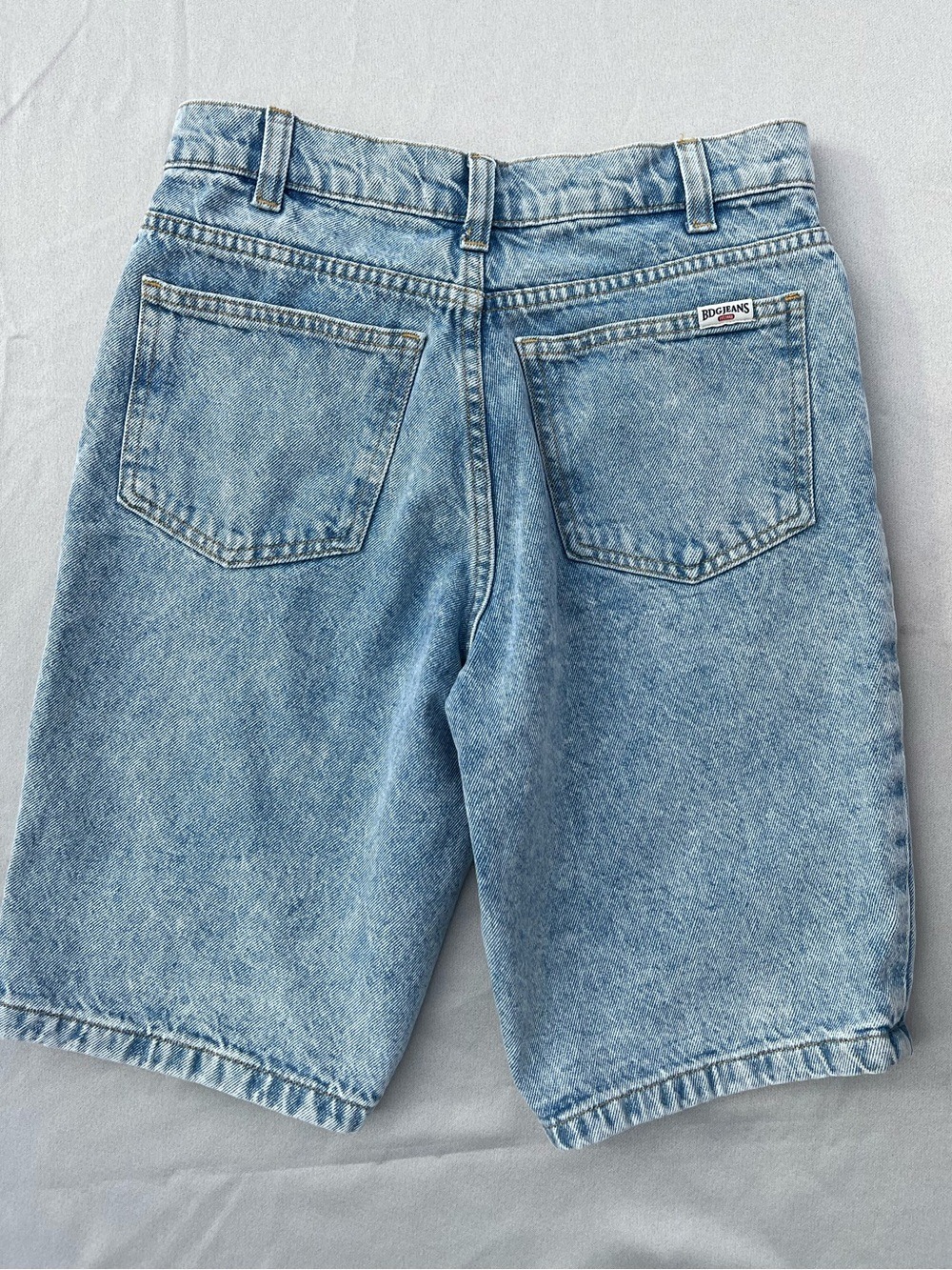 NWT $59 BDG Urban Outfitters Vintage Denim Light Wash High Rise Shorts Size 26 - Picture 2 of 5